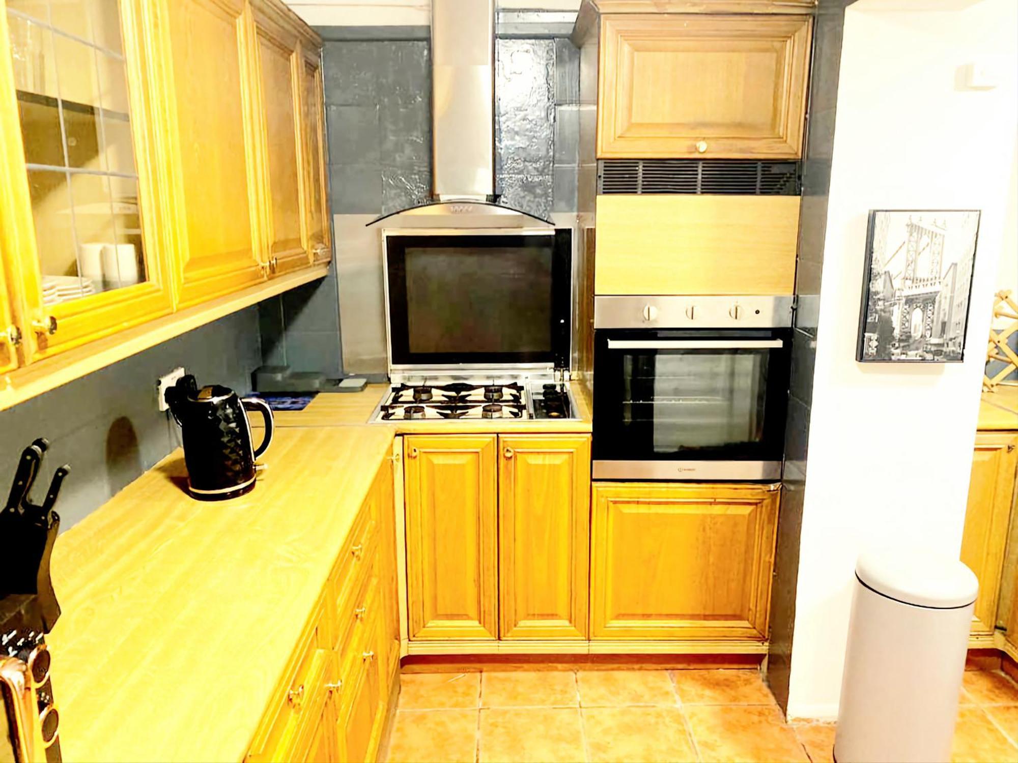 Gravesend 2 Bedroom Spacious Stylish Apartment - Sleeps Upto 6 - 2 Min Walk To Station Kültér fotó